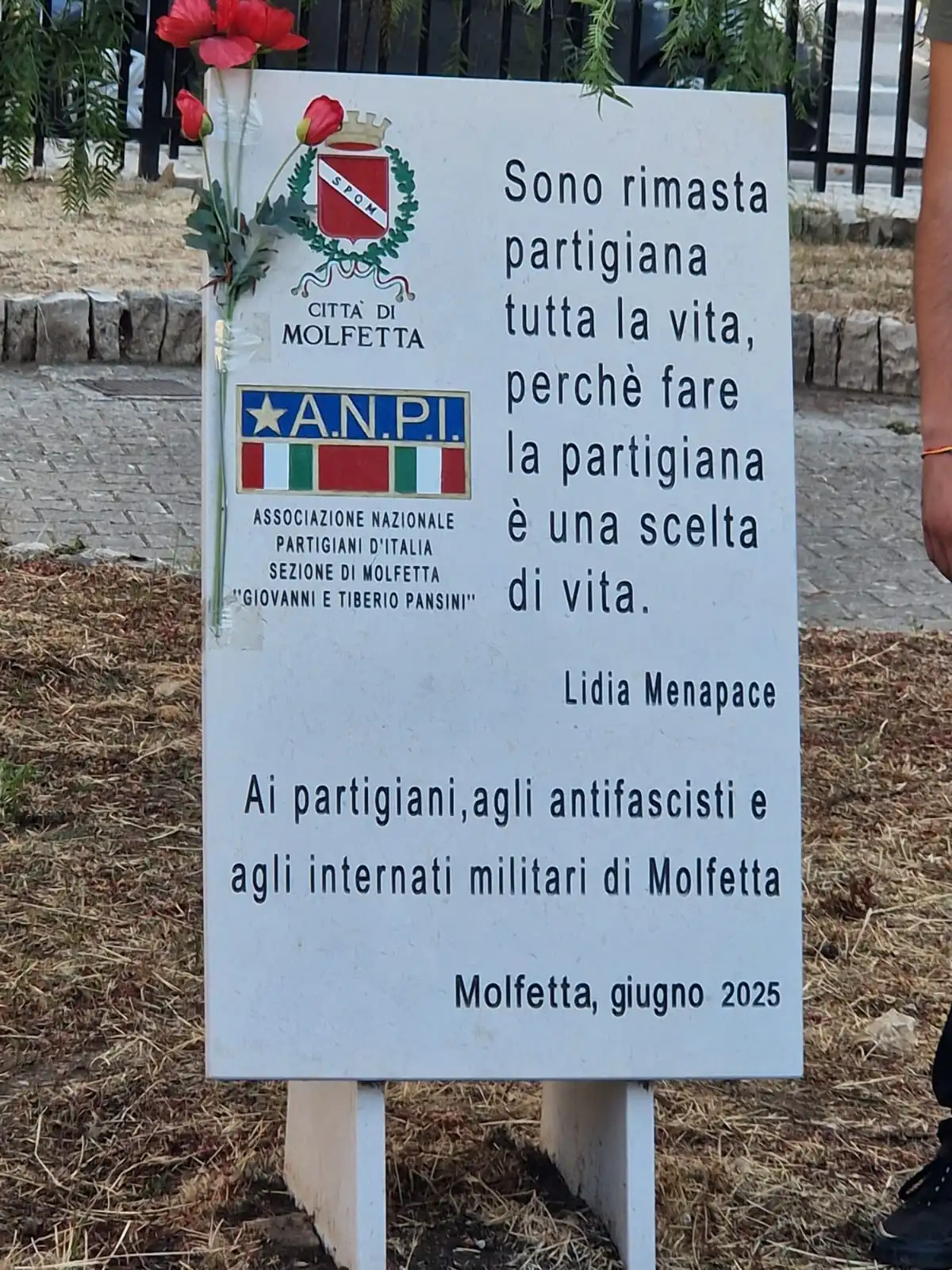 Una stele per i Partigiani